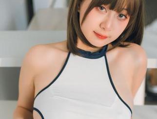 浅安安的美图，在线传送夏天的气息，今夏能不能让我也来一场疯狂的冒险？