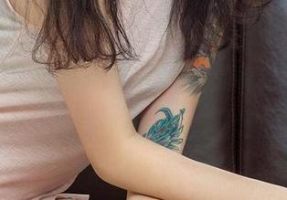 爱尤物 – 目光追随：赵伊彤的裸足写真，真叫人感叹。