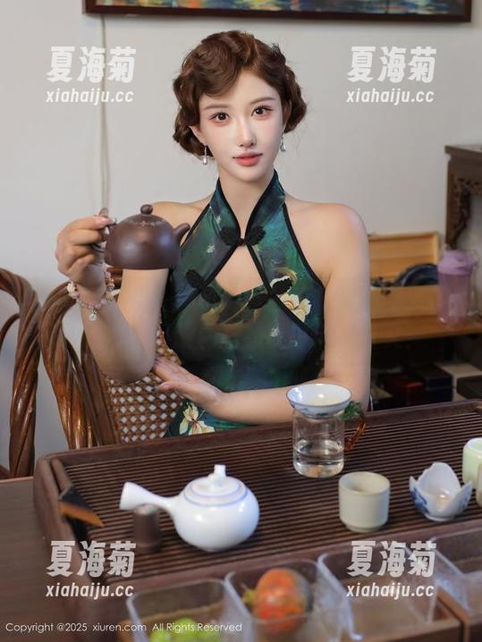秀人网 - 伊一Moon的夏天高清图册：梦中情人也得羡慕她的夏日清凉主义！