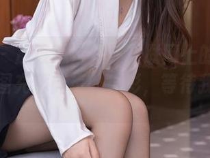 秀人网 – 应该总是关注互联网上的俞漫红裙，美图充满鲜艳的色彩，等待我去探究。