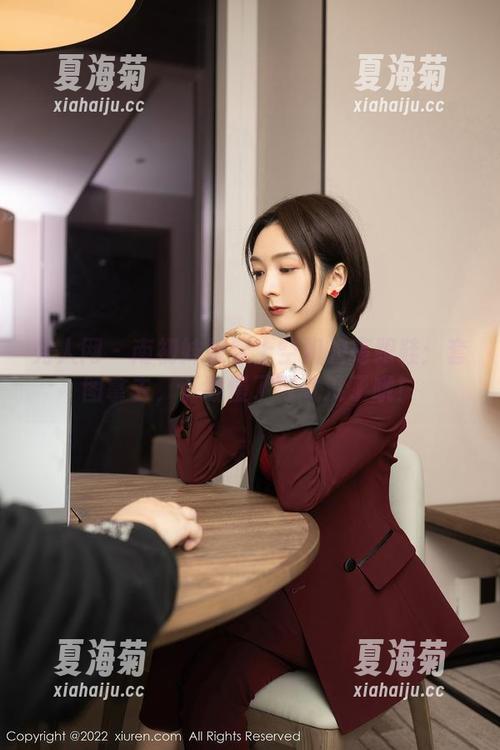 秀人网-南初妹妹 秀人网 - 南初妹妹穿上空姐的高跟鞋:套图拿去,下载慢了可就没了哦!