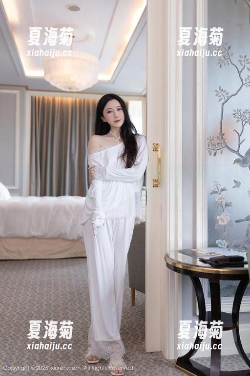 秀人网 - 三言两语说不完的小逗逗兔女郎套图，能让人一直留连其中～
