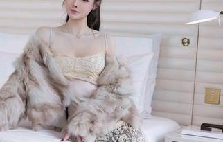 秀人网 – 在线欣赏林文文的裸足，像翻阅一本有些残旧的册子，隐约带着悠久的气息，难以言语的美感。