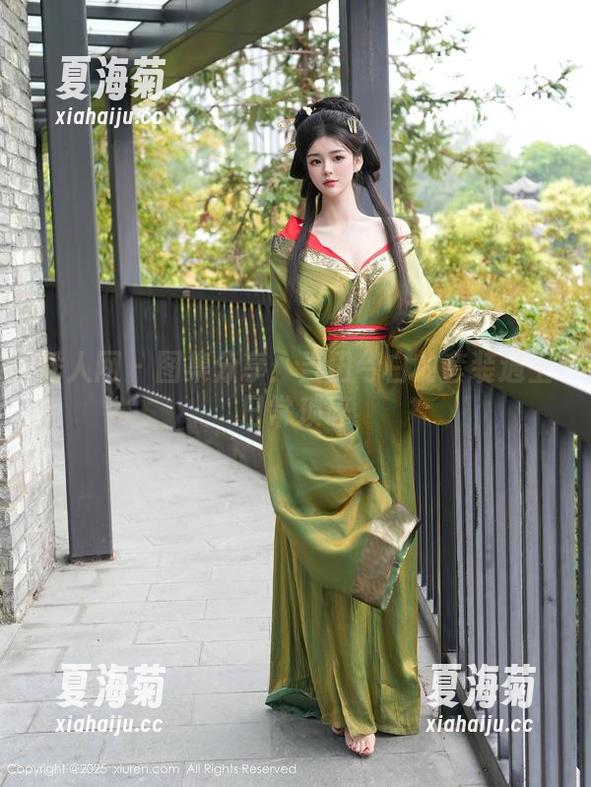 秀人网-田兮白 秀人网 - 图集分享:当田兮白的套装遇上日常琐碎