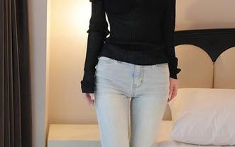 秀人网 – 黄婧GIGI又来了！最新JK图集，背后藏着的那点小古怪？