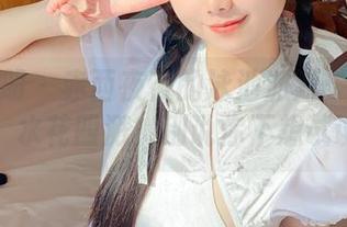 稚乖画册 – 赤西夜夜的泳池派对：写真合集，水花四溅，别说你不想试试！