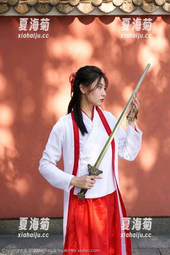 蜜桃社 - 图包里的小魔女lily与兔女郎，看她的顽皮与梦幻结合吧！