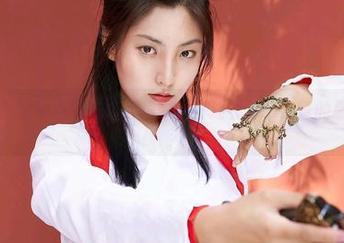 蜜桃社 – 高清原图中美绪红裙好似讲述着一个完整的夏日野餐梦。