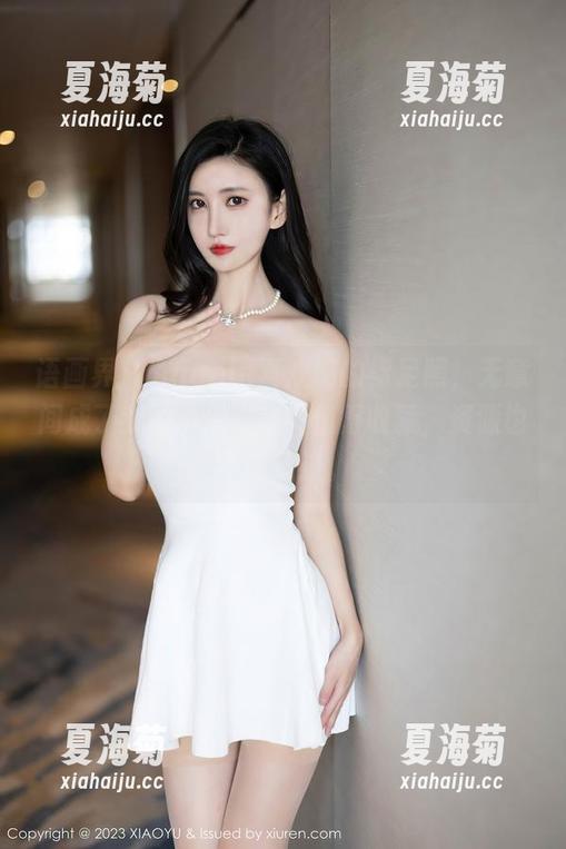 语画界 - Angela喜欢猫的裸足照，无意间成了我的屏保，美图值得收藏，资源也不该放过。