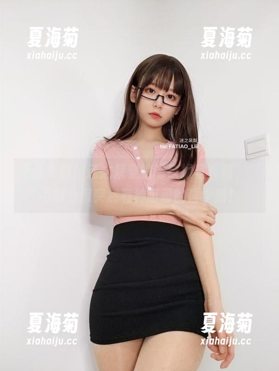 更新来啦！迷之呆梨的“自撮写真猫”，不知为何突然有种萌萌的哲学感！