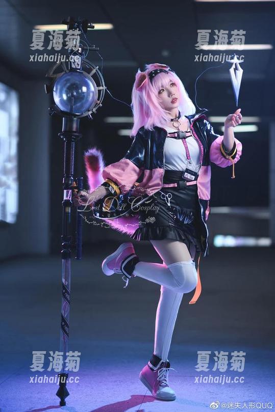 迷失人形QUQ的写真更新，月光洒下，那些影子真有可能是跳舞的灵魂吧？