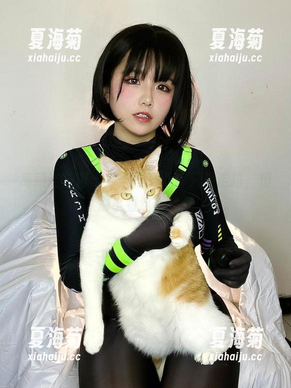 高跟鞋与阿半今天很开心：只是走路，但别小看这份优雅