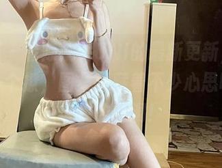 微密圈 – 看陈妮妮UNI的最新更新，姿势那叫一个撩，图集里藏着不少心思呢，点爆我的脑洞！