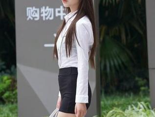 魔镜街拍 – 婷婷私拍：白色吊带裙和黑丝美腿的使用说明，别是自己动手。