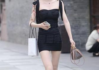 魔镜街拍 – 网络红人艾小青的新款超短裙，图库满足全部期待，顺手下载吧