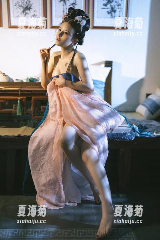 鹿八岁baby，这图集，真是超出了我对“女神”的定义啊，高清得让我流口水！